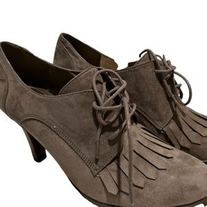 Tahari Shoes Tahari Temple Taupe Suede Lace Up Heeled Oxford Booties
